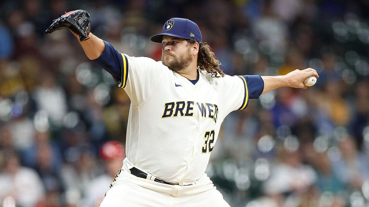 MILWAUKEE, WISCONSIN - SEPTEMBER 27: Andrew Chafin #32 of the Milwaukee Brewers throws a pitch against the St. Louis Cardinals at American Family Field on September 27, 2023 in Milwaukee, Wisconsin.