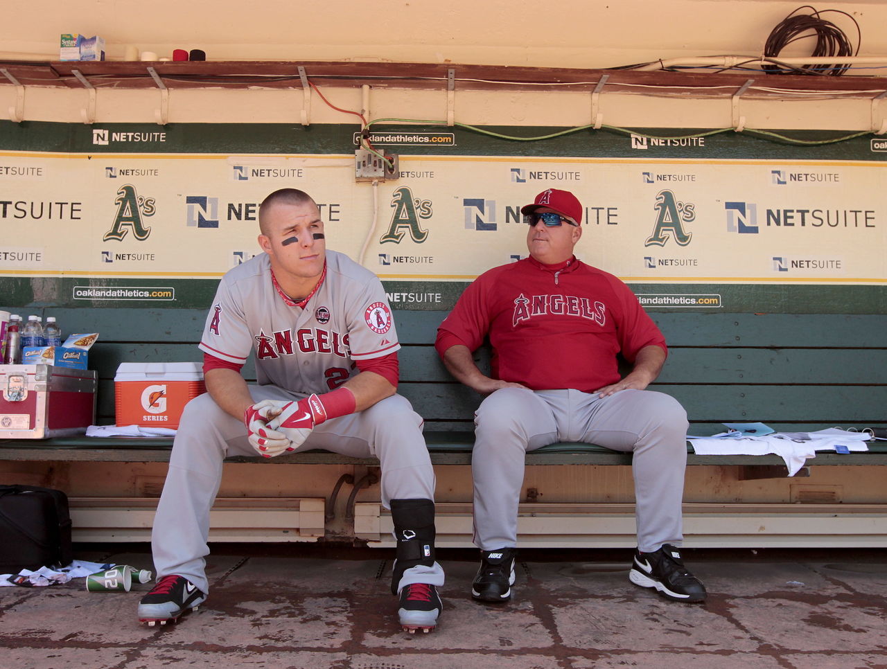 Mike Trout robs Yoenis Cespedes of a home run 