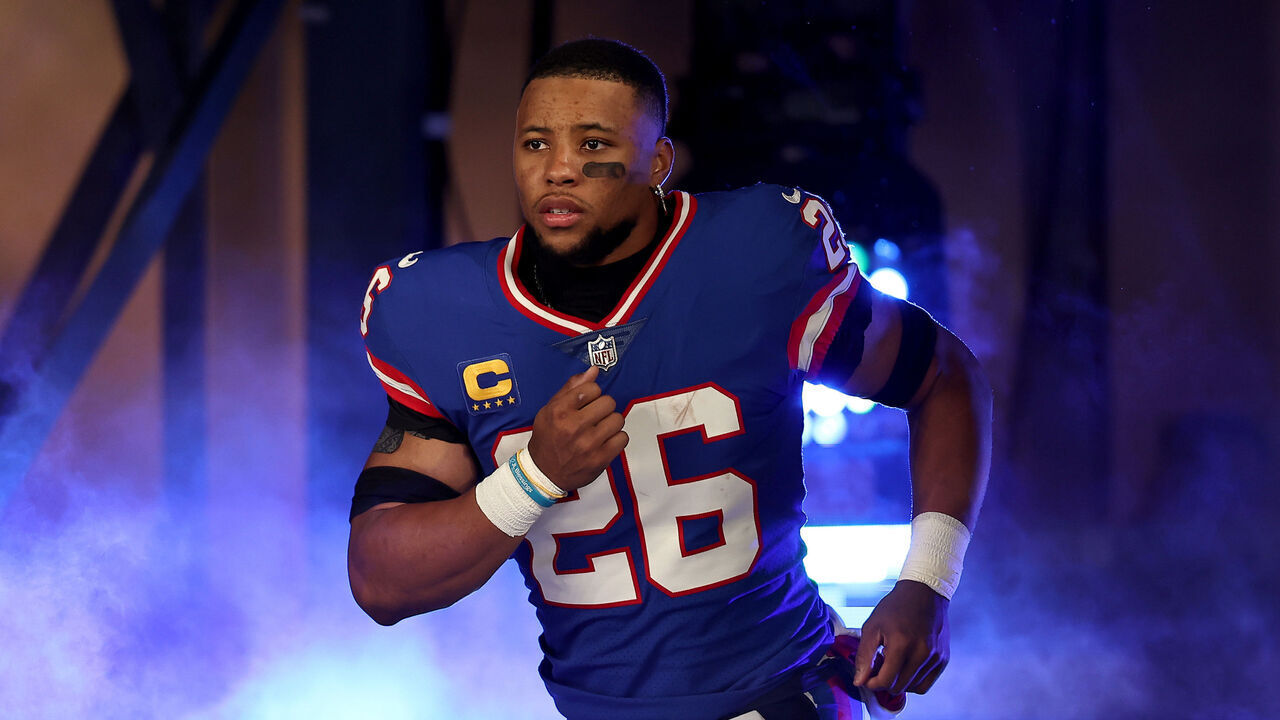 EAST RUTHERFORD, NEW JERSEY - DECEMBER 11: Saquon Barkley #26 of the New York Giants takes the field prior to the game against the Green Bay Packers during the first quarter in the game at MetLife Stadium on December 11, 2023 in East Rutherford, New Jersey.