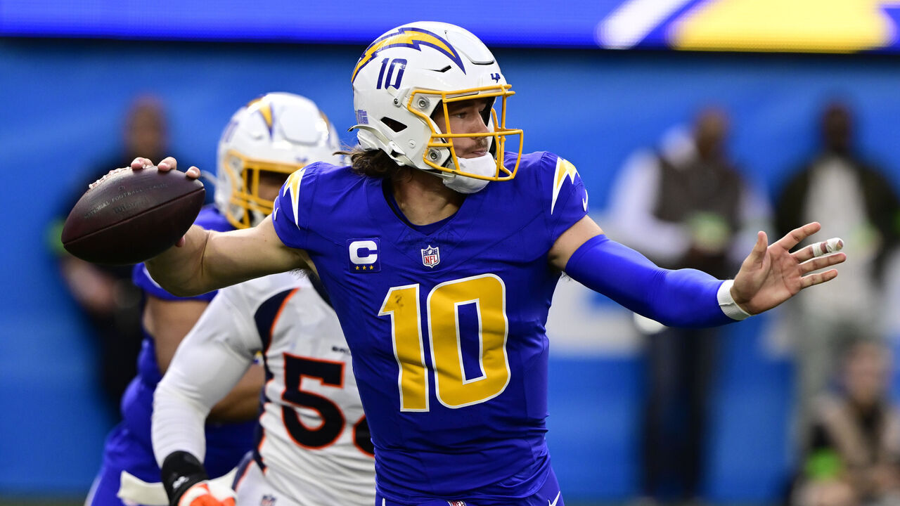 INGLEWOOD, CA - DECEMBER 10: Los Angeles Chargers quarterback Justin Herbert (10) during the game against the Denver Broncos at SoFi Stadium in Inglewood, California Sunday December 10, 2023.