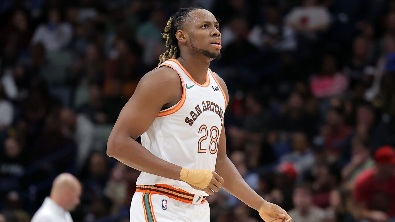 NEW ORLEANS, LOUISIANA - DECEMBER 01: Charles Bassey #28 of the San Antonio Spurs reacts against the New Orleans Pelicans during a game at the Smoothie King Center on December 01, 2023 in New Orleans, Louisiana.