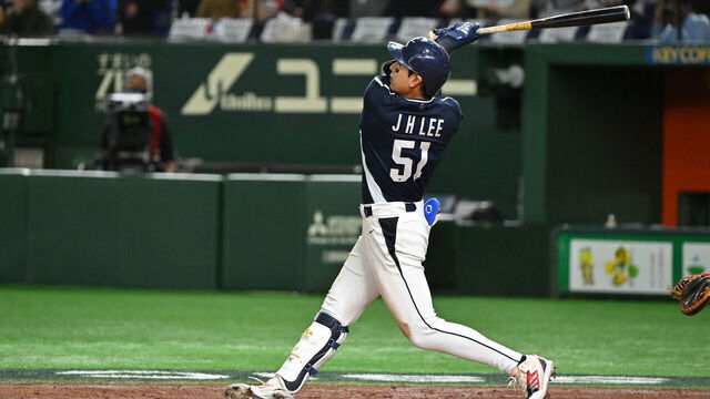 TOKYO, JAPAN - MARCH 13: Jung Hoo Lee #51 of Team Korea RBI double to make it 2-10 in the third inning during the World Baseball Classic Pool B game between Korea and China at Tokyo Dome on March 13, 2023 in Tokyo, Japan.