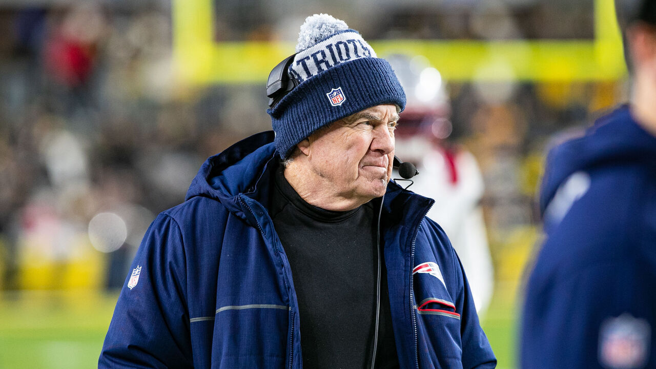 PITTSBURGH, PA - DECEMBER 07: New England Patriots head coach Bill Belichick looks on during the regular season NFL football game between the New England Patriots and Pittsburgh Steelers on December 07, 2023 at Acrisure Stadium in Pittsburgh, PA.