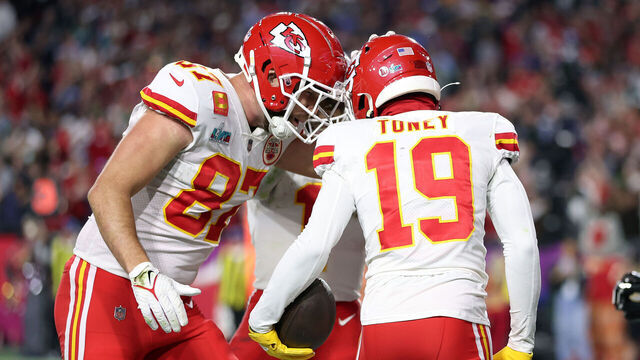 GLENDALE, ARIZONA - FEBRUARY 12: Kadarius Toney #19 of the Kansas City Chiefs celebrates with Travis Kelce #87 of the Kansas City Chiefs after a five yard touchdown reception against the Philadelphia Eagles during the fourth quarter in Super Bowl LVII at State Farm Stadium on February 12, 2023 in Glendale, Arizona.