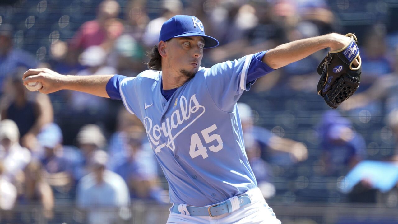 KANSAS CITY, MISSOURI - SEPTEMBER 03: Taylor Clarke #45 of the Kansas City Royals throws in the first inning against the Boston Red Sox at Kauffman Stadium on September 03, 2023 in Kansas City, Missouri.