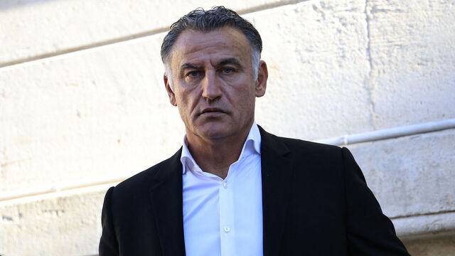 Former coach of OGC Nice Christophe Galtier (C) leaves the Nice's courthouse, south-eastern France, on December 15, 2023, during a break of his trial over harassment and discrimination on the grounds of race or religion. Accused of harassment and discrimination, mainly against his Muslim players, when he coached OGC Nice, Christophe Galtier briefly interrupted his exile in Qatar to appear before judges in Nice on December 15, 2023, with the firm intention of defending himself.