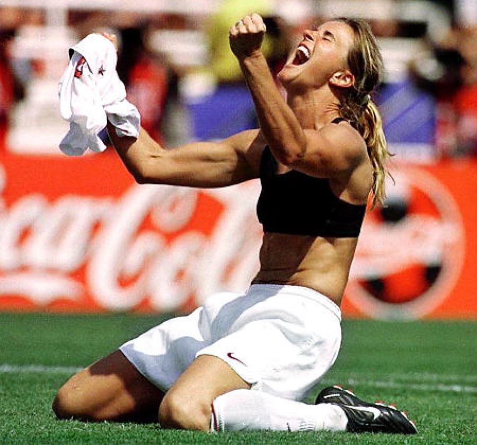 The rise and struggle of women in sports in the 1990s | theScore.com The rise and struggle of women in sports in the 1990s | theScore.com