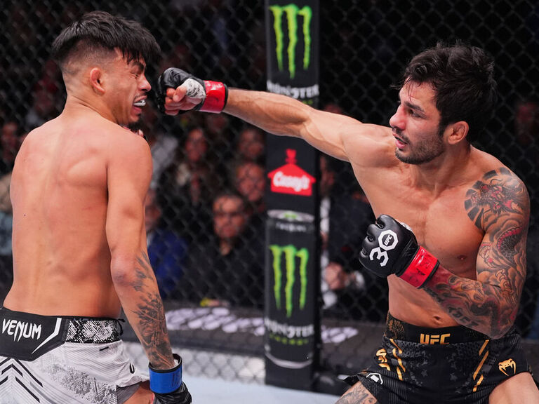 Pantoja Smothers Royval To Retain UFC Flyweight Title | TheScore.com