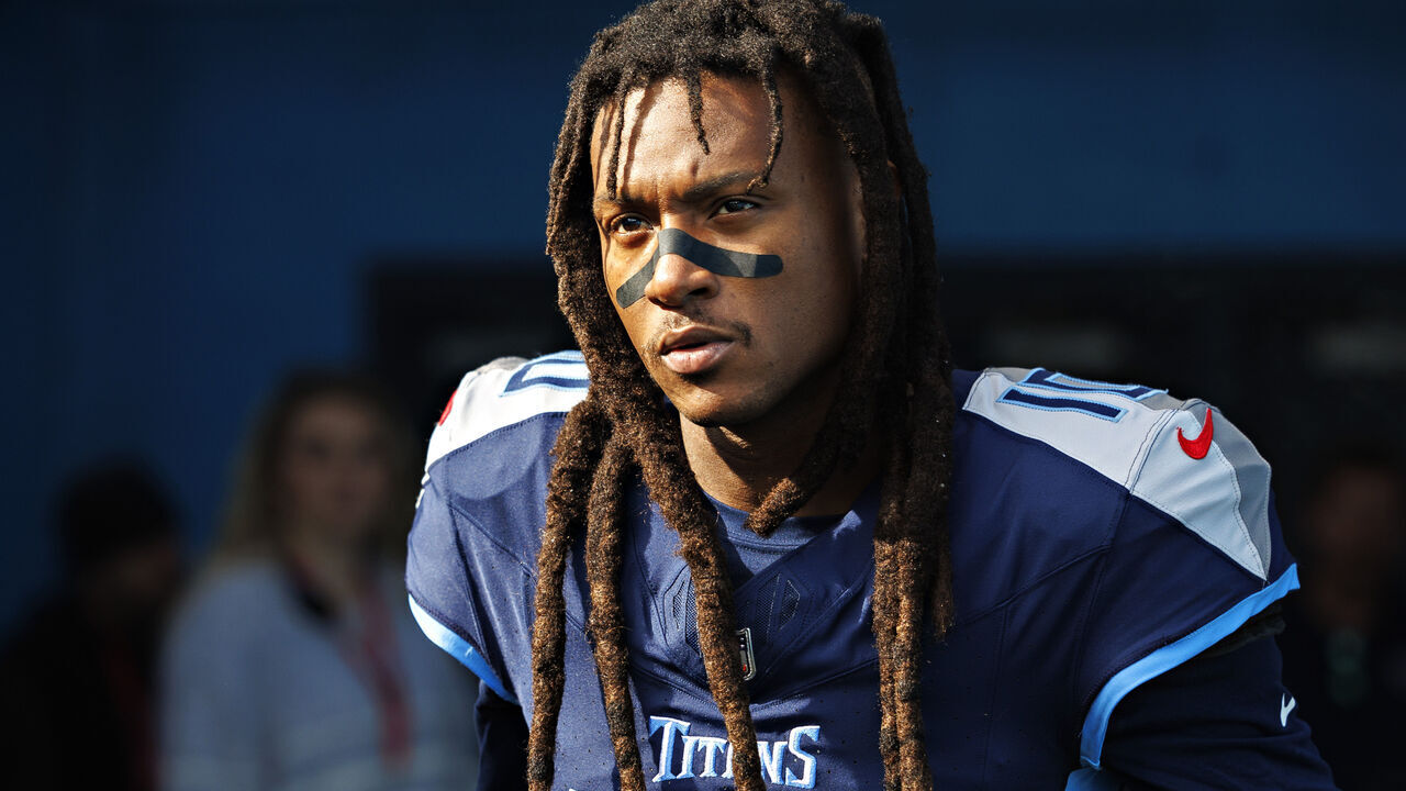 NASHVILLE, TENNESSEE - DECEMBER 3: DeAndre Hopkins #10 of the Tennessee Titans prepares to run onto the field before the game against the Indianapolis Colts at Nissan Stadium on December 3, 2023 in Nashville, Tennessee. The Colts defeated the Titans 31-28.