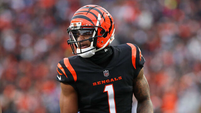 CINCINNATI, OH - DECEMBER 10: Cincinnati Bengals wide receiver Ja'Marr Chase (1) in action during the game against the Indianapolis Colts and the Cincinnati Bengals on December 10, 2023, at Paycor Stadium in Cincinnati, OH.