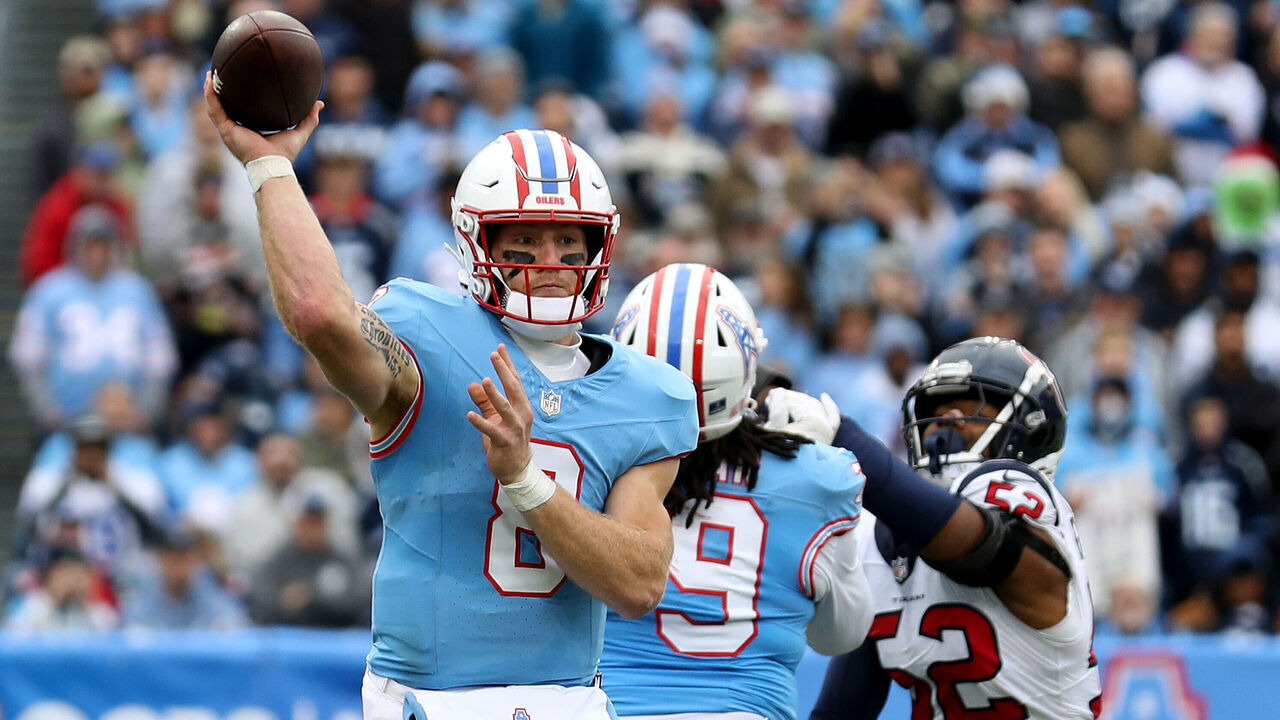 NASHVILLE, TENNESSEE - DECEMBER 17: Will Levis #8 of the Tennessee Titans attempts a pass during the first half against the Houston Texansat Nissan Stadium on December 17, 2023 in Nashville, Tennessee.