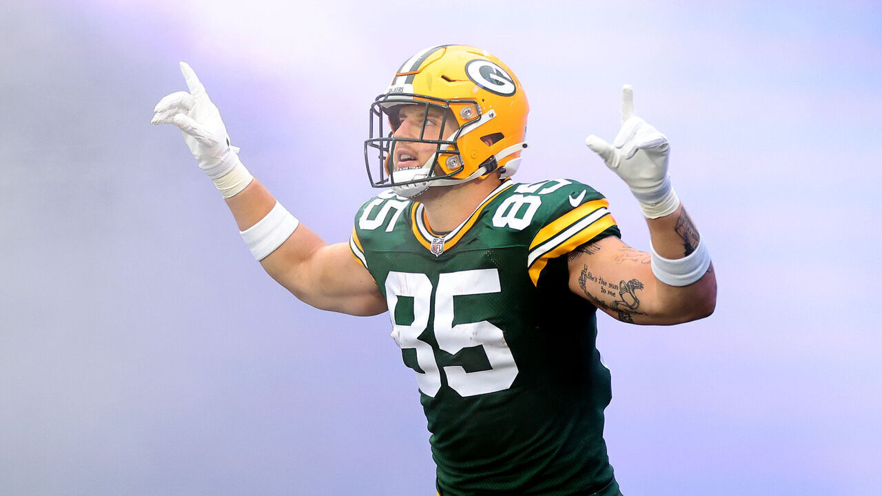 GREEN BAY, WISCONSIN - DECEMBER 17: Tucker Kraft #85 of the Green Bay Packers runs onto the field prior to a game against the Tampa Bay Buccaneers at Lambeau Field on December 17, 2023 in Green Bay, Wisconsin.
