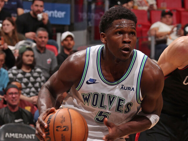 Edwards scores 32, Wolves rally from 17 down to beat Heat 1…