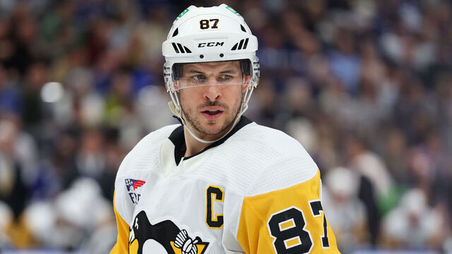 TORONTO, ON - DECEMBER 16: Pittsburgh Penguins center Sidney Crosby (87) lines up for the face-off in the second period during the NHL regular season game between the Pittsburg Penguins and the Toronto Maple Leafs on December 16, 2023 at Scotiabank Arena in Toronto, ON.