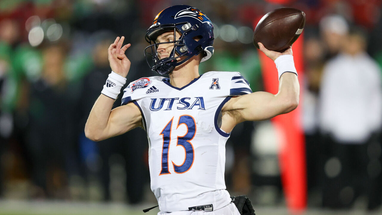 FRISCO, TX - DECEMBER 19: UTSA Roadrunners quarterback Owen McCown (13) passes during the Scooter's Coffee Frisco Bowl between the UTSA Roadrunners and the Marshall Thundering Herd on December 19, 2023 at Toyota Stadium in Frisco, TX.