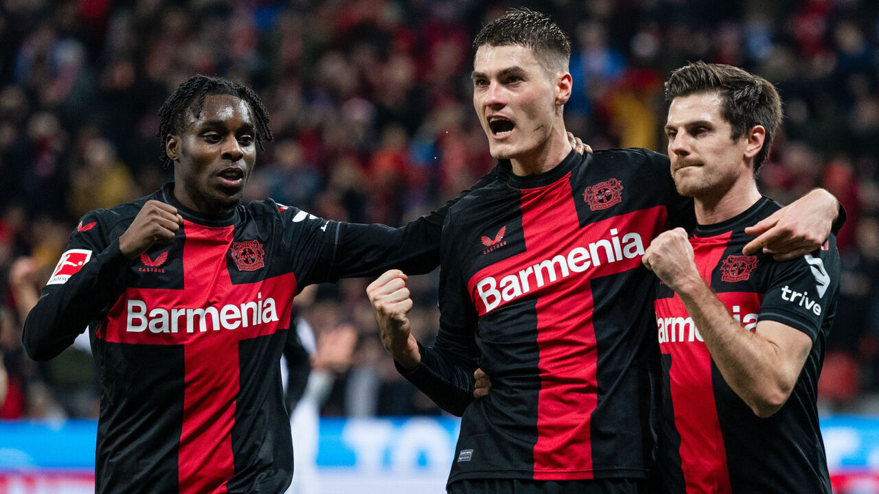 20 December 2023, North Rhine-Westphalia, Leverkusen: Soccer: Bundesliga, Bayer Leverkusen - VfL Bochum, Matchday 16, BayArena. Leverkusen's Jeremie Frimpong (l-r), goalscorer Patrik Schick and Jonas Hofmann celebrate after scoring to take a 1-0 lead. Photo: Marius Becker/dpa - IMPORTANT NOTE: In accordance with the regulations of the DFL German Football League and the DFB German Football Association, it is prohibited to utilize or have utilized photographs taken in the stadium and/or of the match in the form of sequential images and/or video-like photo series.