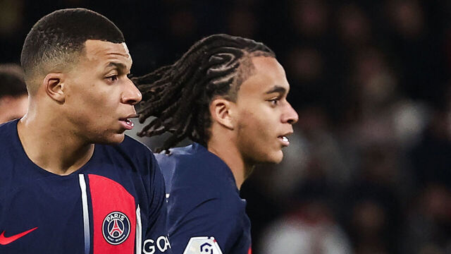 TOPSHOT - Paris Saint-Germain's French forward #07 Kylian Mbappe and Paris Saint-Germain's midfielder #38 Ethan Mbappe look on during the French L1 football match between Paris Saint-Germain (PSG) and FC Metz at the Parc des Princes stadium in Paris, on December 20, 2023.