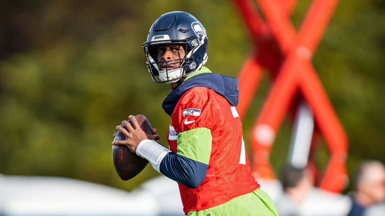 MUNICH, GERMANY - NOVEMBER 11: Geno Smith #7 of the Seattle Seahawks looks to throw the ball during a training session at Saebener Strasse training ground on November 10, 2022 in Munich, Germany.