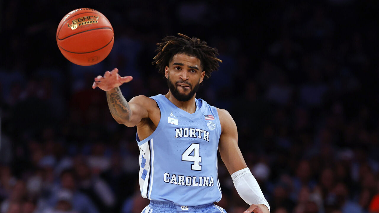 NEW YORK, NEW YORK - DECEMBER 5: RJ Davis #4 of the North Carolina Tar Heels in action against the Connecticut Huskies during a game in the Jimmy V Classic at Madison Square Garden on December 5, 2023 in New York City. Connecticut defeated North Carolina 87-76.