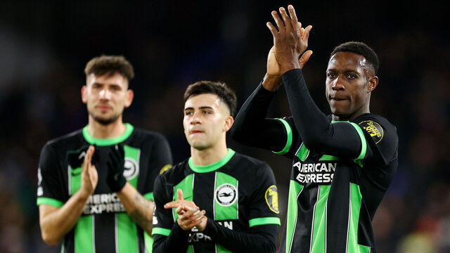 LONDON, ENGLAND - DECEMBER 21: Danny Welbeck of Brighton & Hove Albion applauds the fans after the draw in the Premier League match between Crystal Palace and Brighton & Hove Albion at Selhurst Park on December 21, 2023 in London, England.