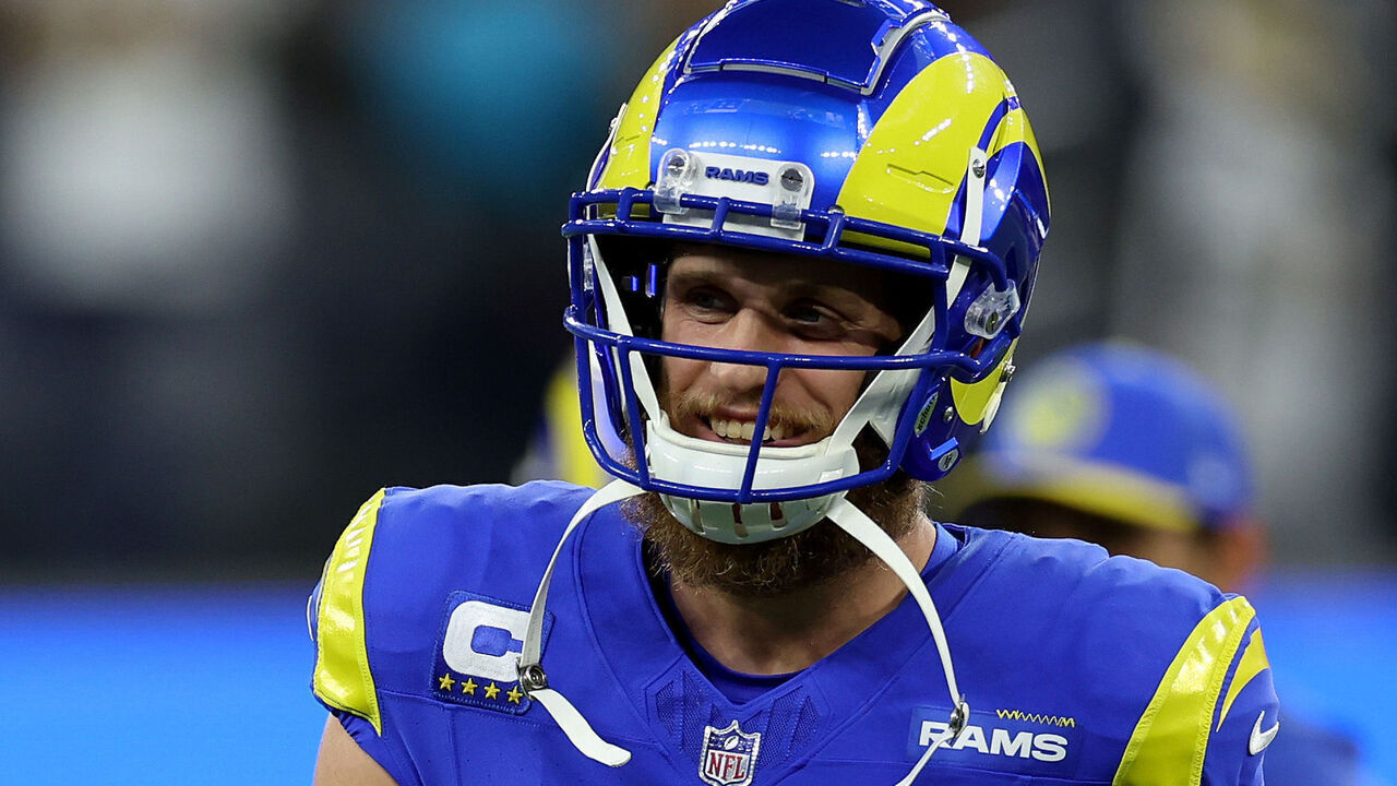 INGLEWOOD, CALIFORNIA - DECEMBER 21: Cooper Kupp #10 of the Los Angeles Rams warms up prior to the game anolaat SoFi Stadium on December 21, 2023 in Inglewood, California.