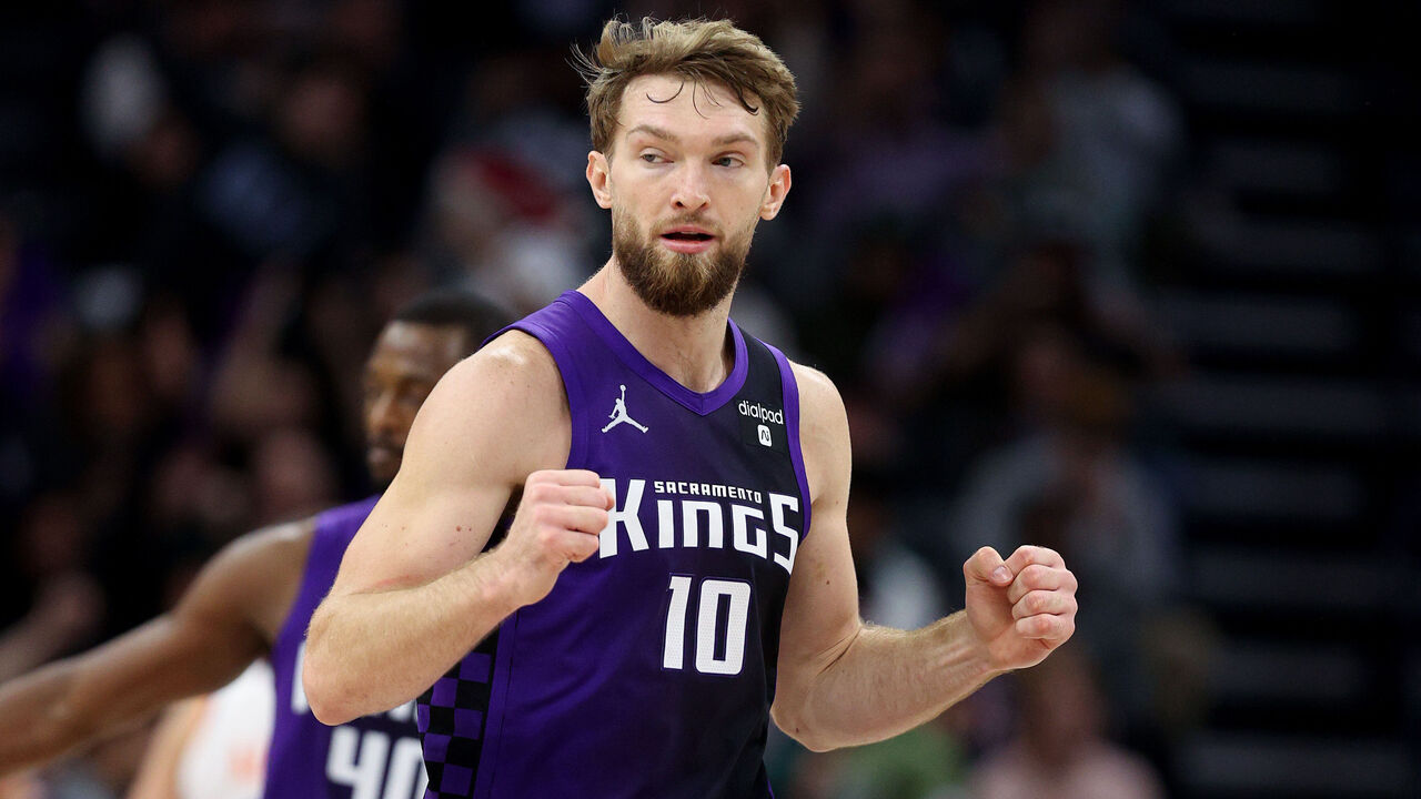 Sabonis' triple-double propels Kings over struggling Suns