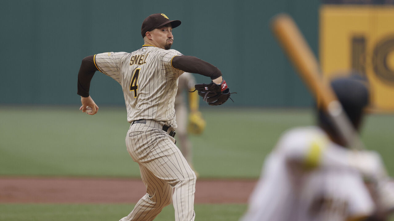 PITTSBURGH, PA - JUNE 28: San Diego Padres starting pitcher Blake Snell (4) delivers a pitch during an MLB game against the Pittsburgh Pirates on June 28, 2023 at PNC Park in Pittsburgh, Pennsylvania.