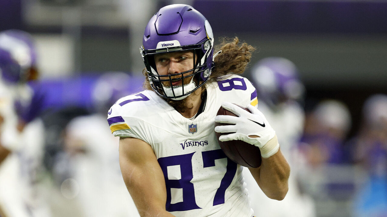 MINNEAPOLIS, MINNESOTA - DECEMBER 24: T.J. Hockenson #87 of the Minnesota Vikings warms up prior to the game against the Detroit Lions at U.S. Bank Stadium on December 24, 2023 in Minneapolis, Minnesota.
