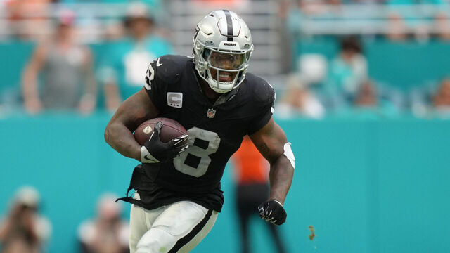 MIAMI GARDENS, FL - NOVEMBER 19: Las Vegas Raiders running back Josh Jacobs (8) runs after a catch in the second half during the game between the Las Vegas Raiders and the Miami Dolphins on Sunday, November 19, 2023 at Hard Rock Stadium, Miami, Fla.