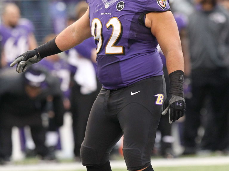 Ravens' Haloti Ngata drops pounds, gains a step 