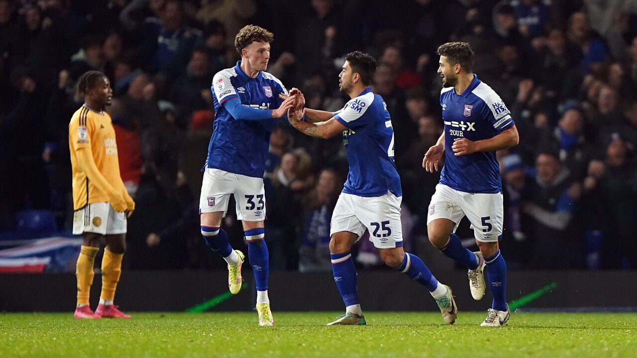 Championship roundup: Ipswich salvage draw vs. Leicester, Saints