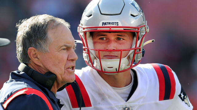 Cleveland, OH - October 16: New England Patriots head coach Bill Belichick has a word for rookie QB Bailey Zappe late in the game. The Patriots defeated the Cleveland Browns 38-15.