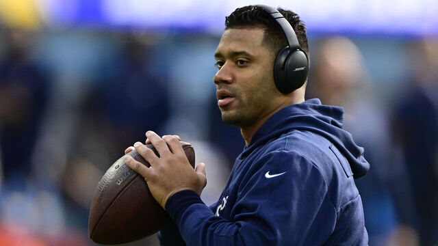 INGLEWOOD, CA - DECEMBER 10: Denver Broncos quarterback Russell Wilson (3) warming up before playiong the Los Angeles Chargers at SoFi Stadium in Inglewood, California Sunday December 10, 2023.