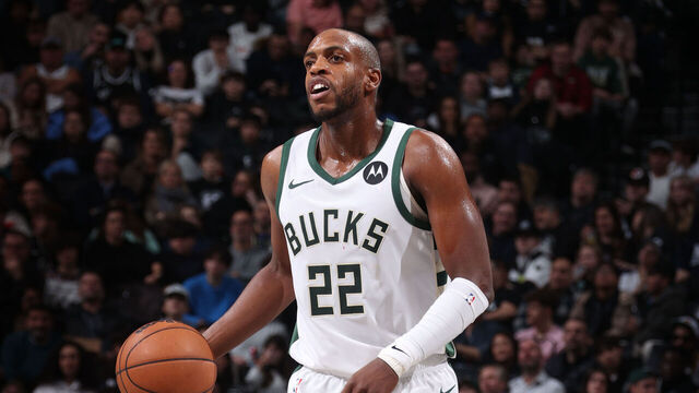 BROOKLYN, NY - DECEMBER 27: Khris Middleton #22 of the Milwaukee Bucks brings the ball up court against the Brooklyn Nets on December 27, 2023 at Barclays Center in Brooklyn, New York. Mandatory Copyright Notice: Copyright 2023 NBAE