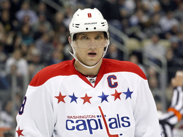 PHOTO: Capitals' Ovechkin rips pants while curling