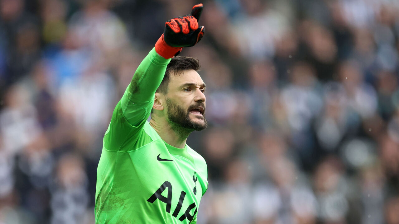 NEWCASTLE UPON TYNE, ENGLAND - APRIL 23: Hugo Lloris of Tottenham Hotspur gives the team instructions during the Premier League match between Newcastle United and Tottenham Hotspur at St. James Park on April 23, 2023 in Newcastle upon Tyne, England.