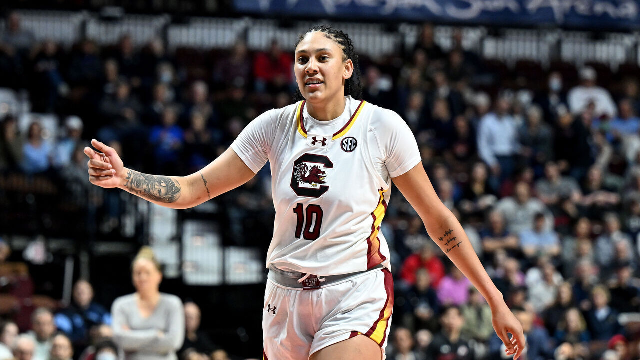UNCASVILLE, CONNECTICUT - DECEMBER 10: Kamilla Cardoso #10 of the South Carolina Gamecocks celebrates in the fourth quarter against the Utah Utes at Mohegan Sun Arena on December 10, 2023 in Uncasville, Connecticut.