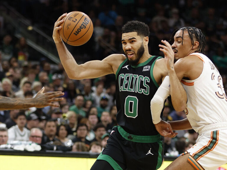 Celtics rout Spurs, extend winning streak to 6 games | theScore.com