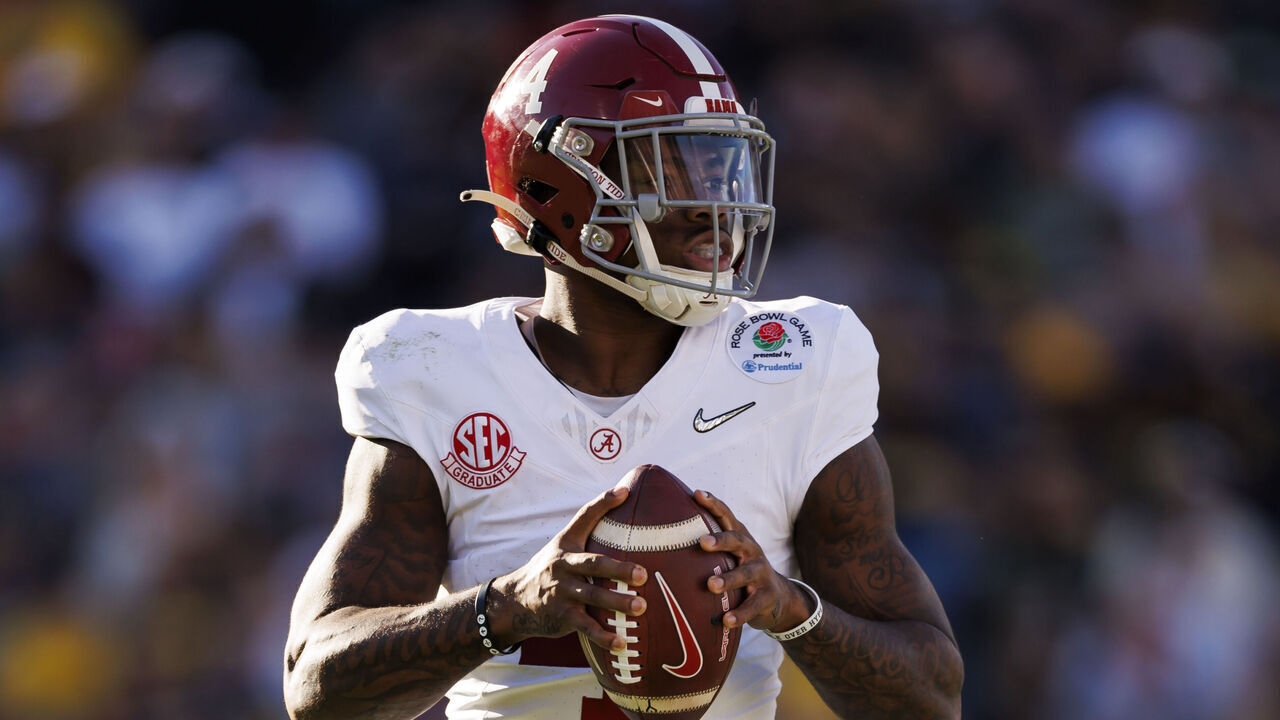PASADENA, CALIFORNIA - JANUARY 01: Quarterback Jalen Milroe #4 of the Alabama Crimson Tide looks to throw a pass during the CFP Semifinal Rose Bowl Game against the Michigan Wolverines at Rose Bowl Stadium on January 1, 2024 in Pasadena, California.
