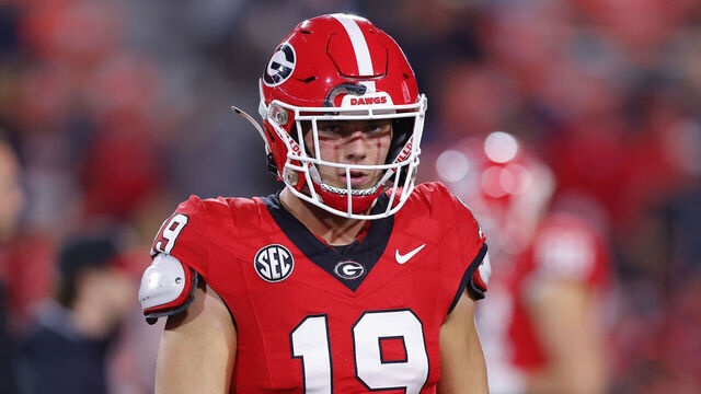 ATHENS, GEORGIA - NOVEMBER 11: Brock Bowers #19 of the Georgia Bulldogs warms up prior to the game against the Mississippi Rebels at Sanford Stadium on November 11, 2023 in Athens, Georgia.