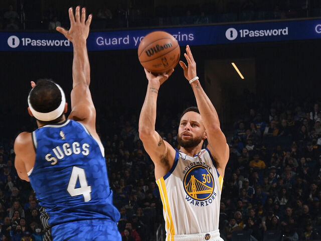 Curry scores 36 points to lead Warriors past Magic | theScore.com
