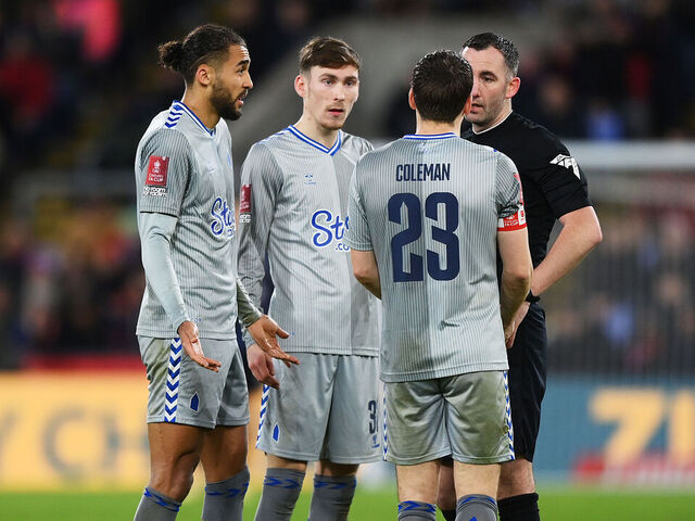 Calvert-Lewin sent off as Everton hold Crystal Palace in FA Cup