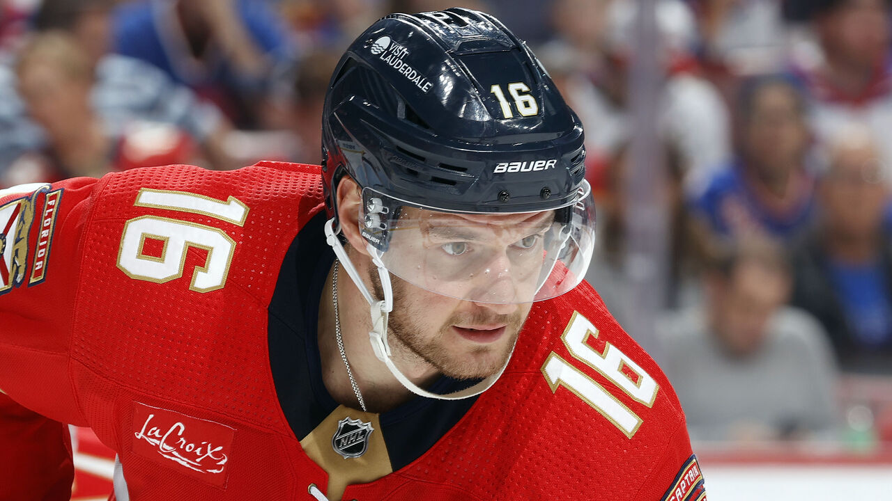SUNRISE, FL - DECEMBER 29: Aleksander Barkov #16 of the Florida Panthers prepares for a face-off against the New York Rangers at the Amerant Bank Arena on December 29, 2023 in Sunrise, Florida.