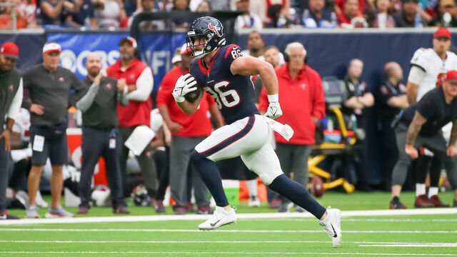 HOUSTON, TX - NOVEMBER 05: Houston Texans tight end Dalton Schultz (86) carries the ball in the third quarter during the NFL game between the Tampa Bay Buccaneers and Houston Texans on November 5, 2023 at NRG Stadium in Houston, Texas.