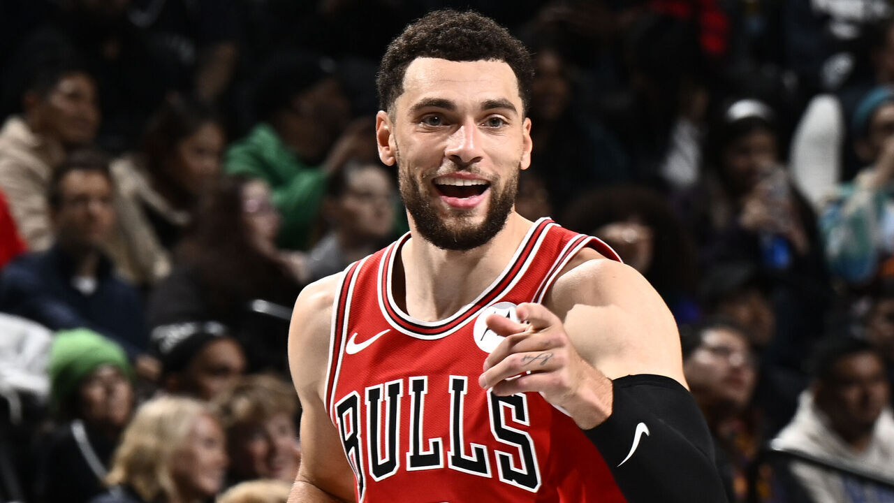 BROOKLYN, NY - NOVEMBER 26: Zach LaVine #8 of the Chicago Bulls smiles during the game against the Brooklyn Nets on November 26, 2023 at Barclays Center in Brooklyn, New York. Mandatory Copyright Notice: Copyright 2023 NBAE