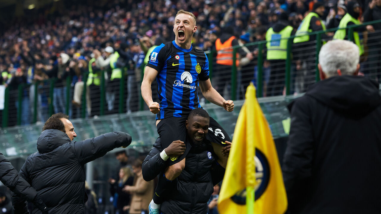 MILAN, ITALY - JANUARY 06: Davide Frattesi of FC Internazionale celebrates after scoring his team's second goal during the Serie A TIM match between FC Internazionale and Hellas Verona FC at Stadio Giuseppe Meazza on January 06, 2024 in Milan, Italy.