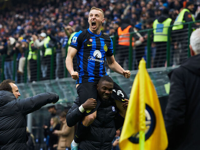 MILAN, ITALY - JANUARY 06: Davide Frattesi of FC Internazionale celebrates after scoring his team's second goal during the Serie A TIM match between FC Internazionale and Hellas Verona FC at Stadio Giuseppe Meazza on January 06, 2024 in Milan, Italy.