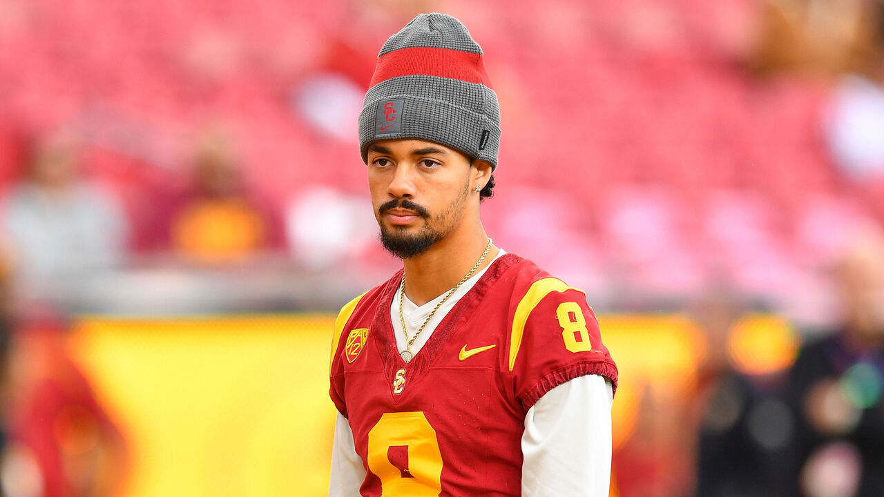 LOS ANGELES, CA - NOVEMBER 18: USC Trojans quarterback Malachi Nelson (8) looks on before a college football game between the UCLA Bruins and the USC Trojans on November 18, 2023, at Los Angeles Memorial Coliseum in Los Angeles, CA.