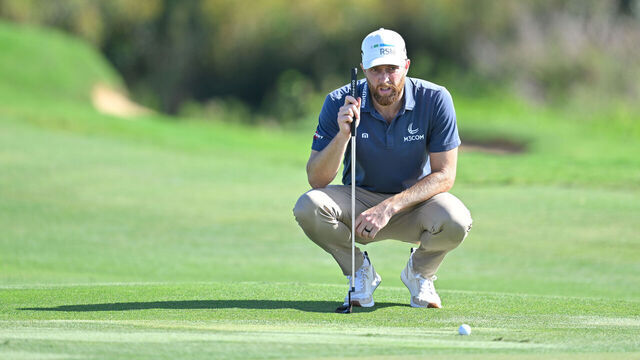 KAPALUA, MAUI, HAWAII - JANUARY 06: Chris Kirk reads the 18th green during the third round of The Sentry at The Plantation Course at Kapalua on January 6, 2024 in Kapalua, Maui, Hawaii.