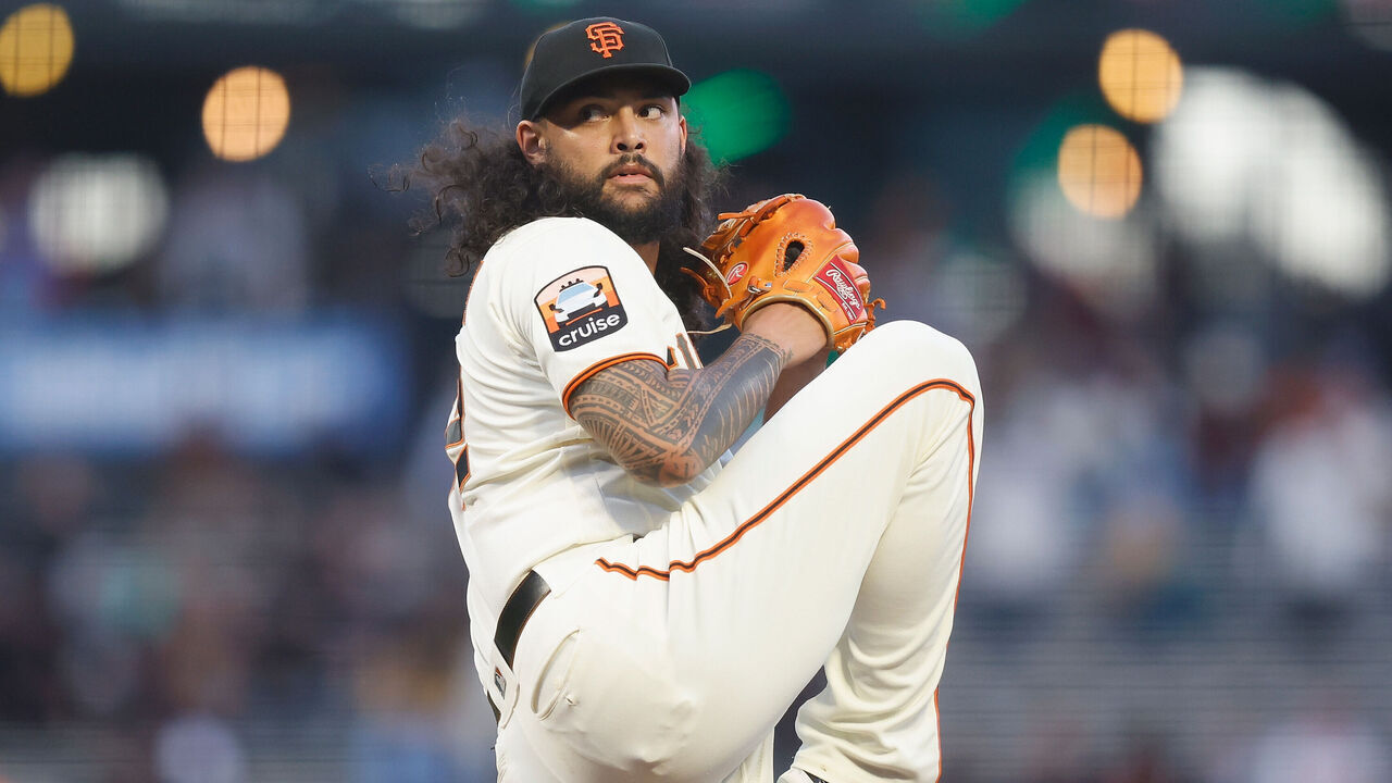 SAN FRANCISCO, CALIFORNIA - SEPTEMBER 27: Sean Manaea #52 of the San Francisco Giants pitches against the San Diego Padres at Oracle Park on September 27, 2023 in San Francisco, California.
